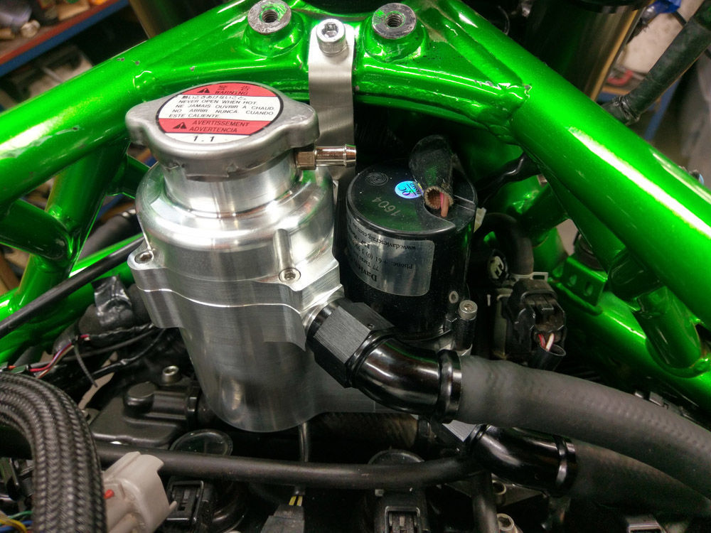 Ninja H2 /H2R, H2SX & ZH2 intercooler water pump & reservoir